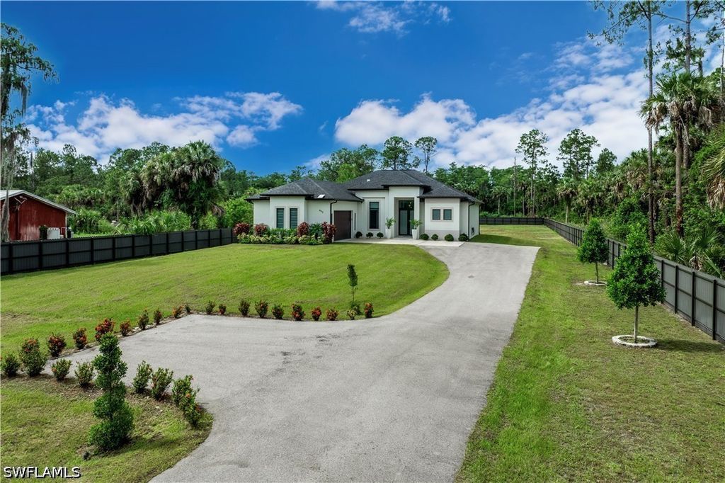 490 39th Ave Ne, Naples
