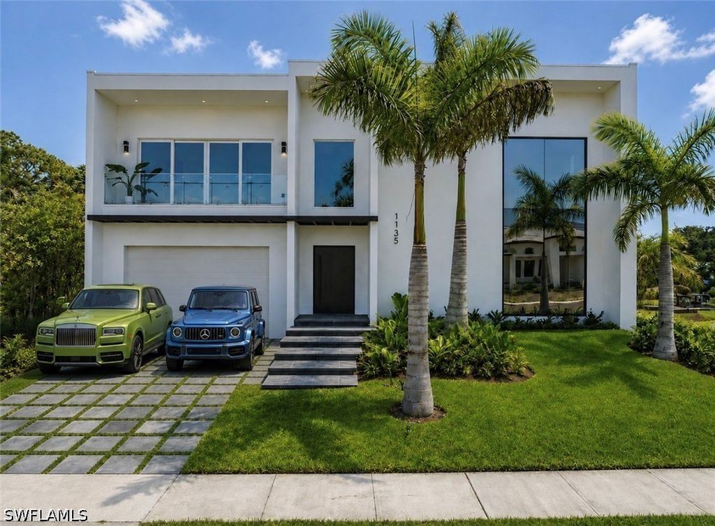 1135 Bluebird Ave, Marco Island