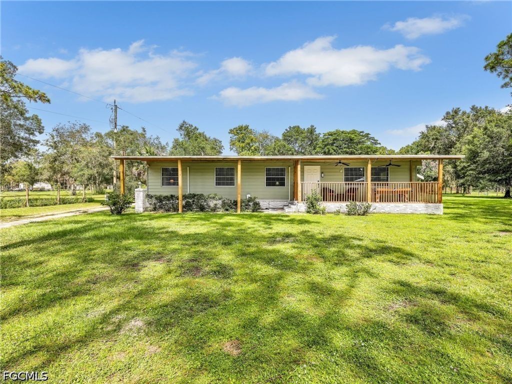 5741 Neal Rd, FORT MYERS