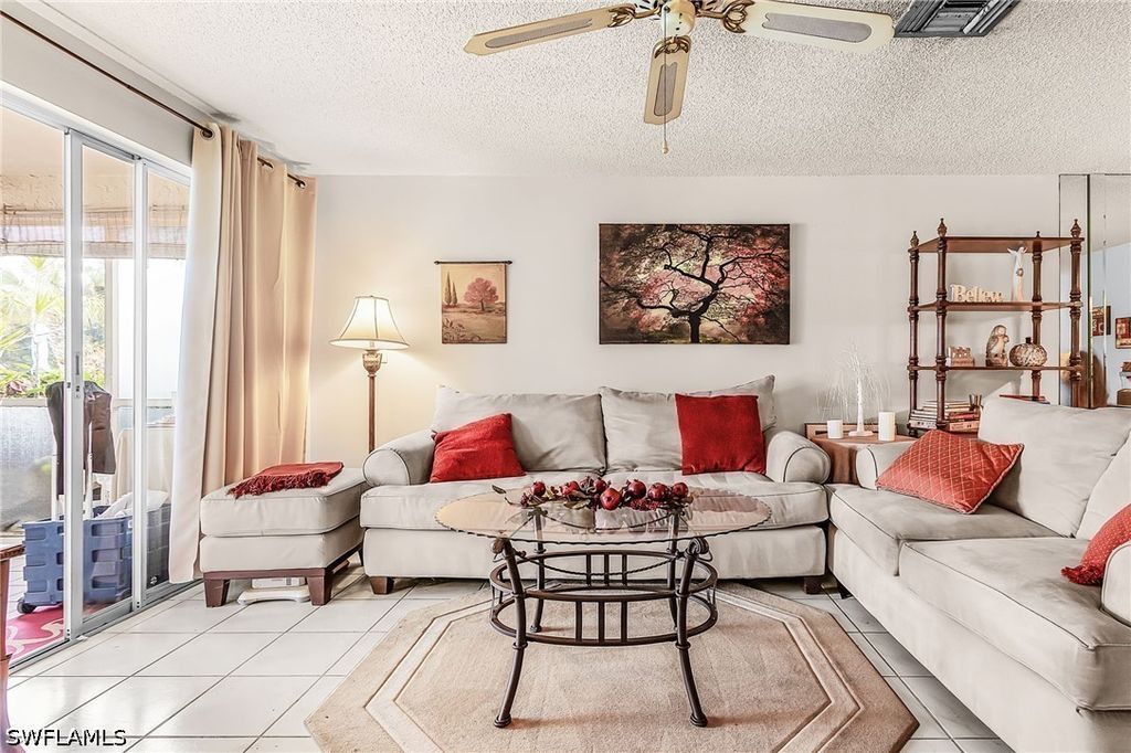 5579 Rattlesnake Hammock Rd B9, Naples