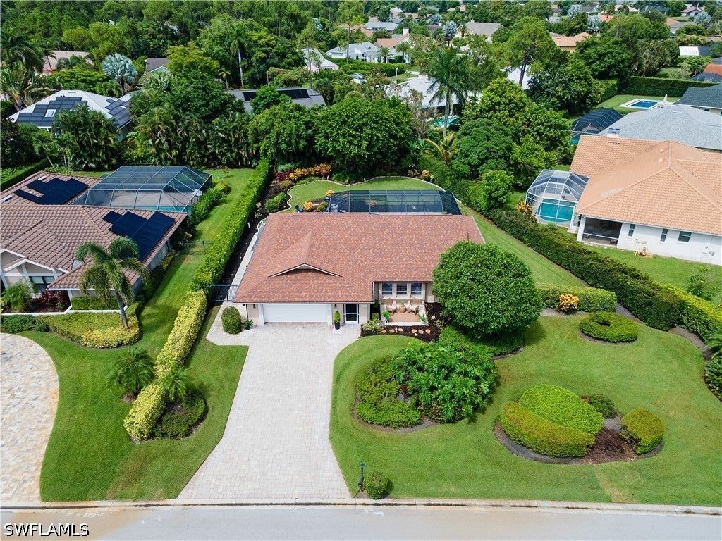 2236 Queens Blvd, Naples