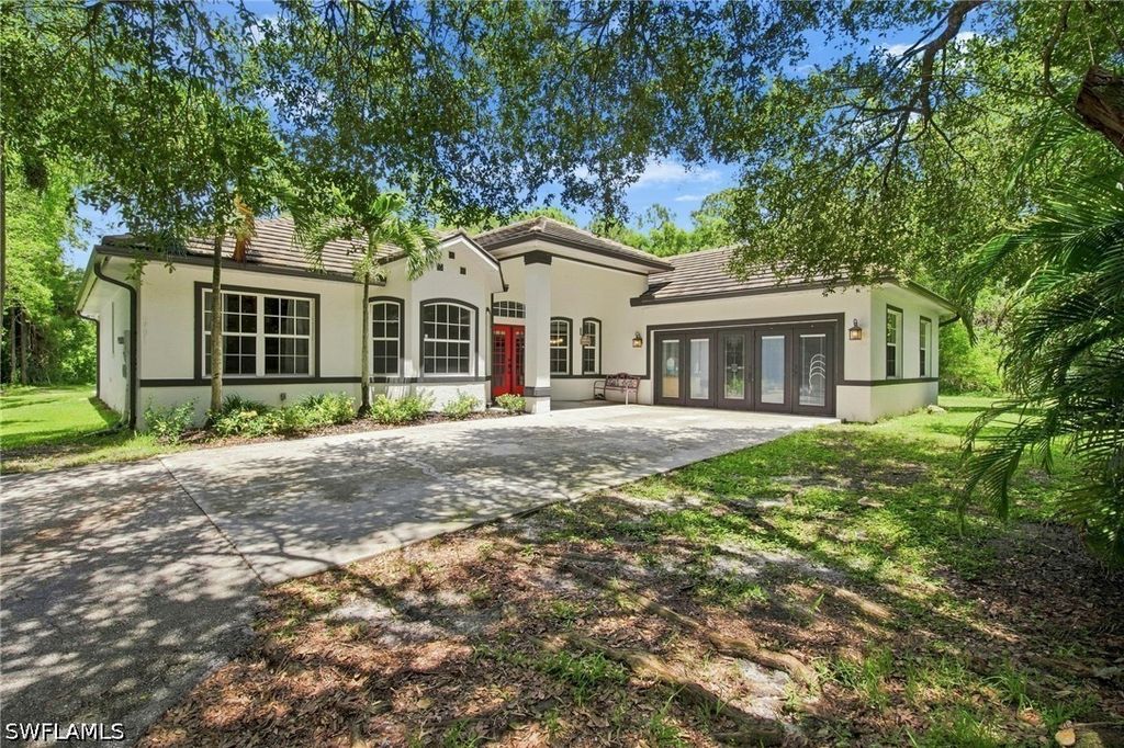 5791 Golden Gate Pkwy, Naples