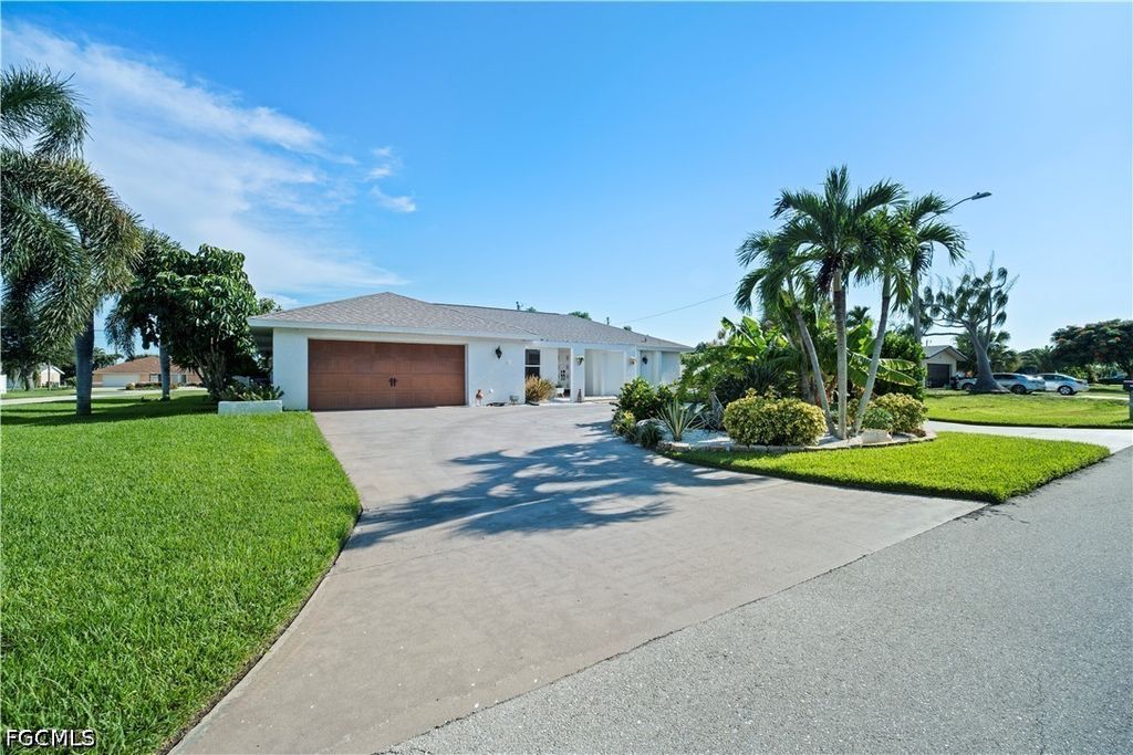 1220 Se 34th Ter, Cape Coral