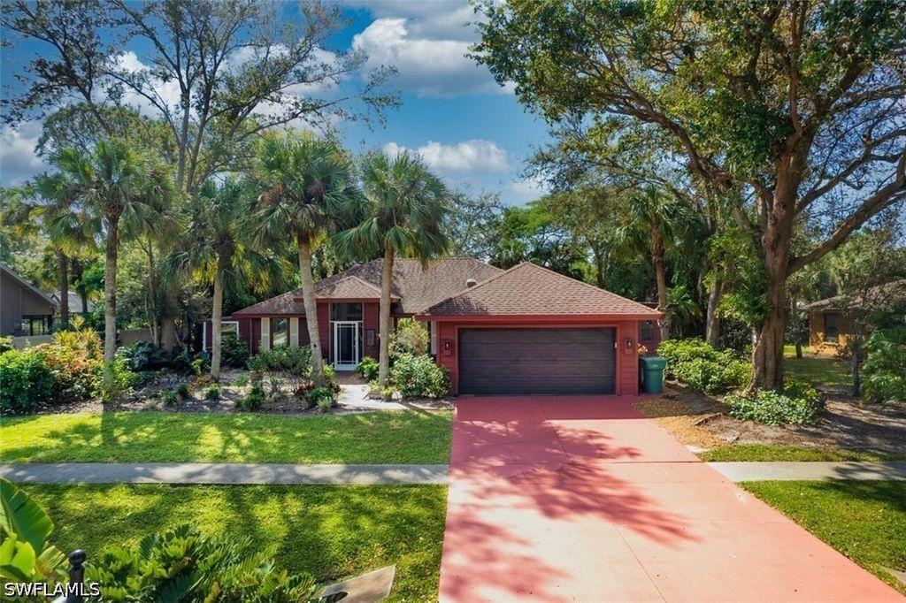 2490 Outrigger Ln, Naples