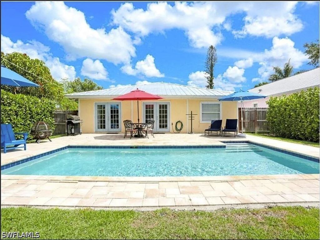 856 98th Ave N, NAPLES