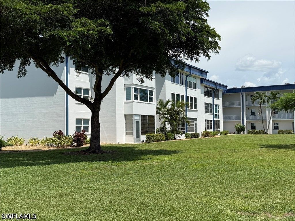 1724 Pine Valley Dr 202, Fort Myers