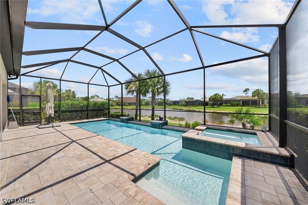 9811 Everglades Dr, NAPLES