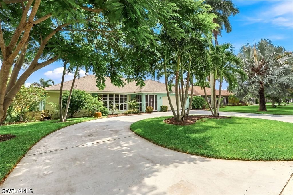 350 Pinehurst Cir, Naples