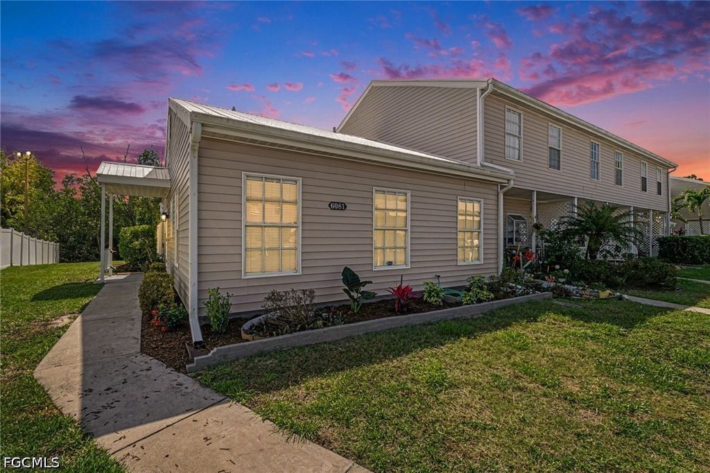 6081 Lake Front Dr, FORT MYERS