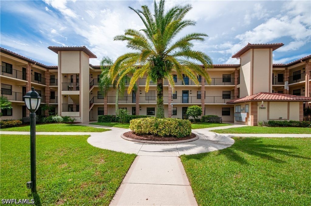 7320 Province Way 2105, Naples
