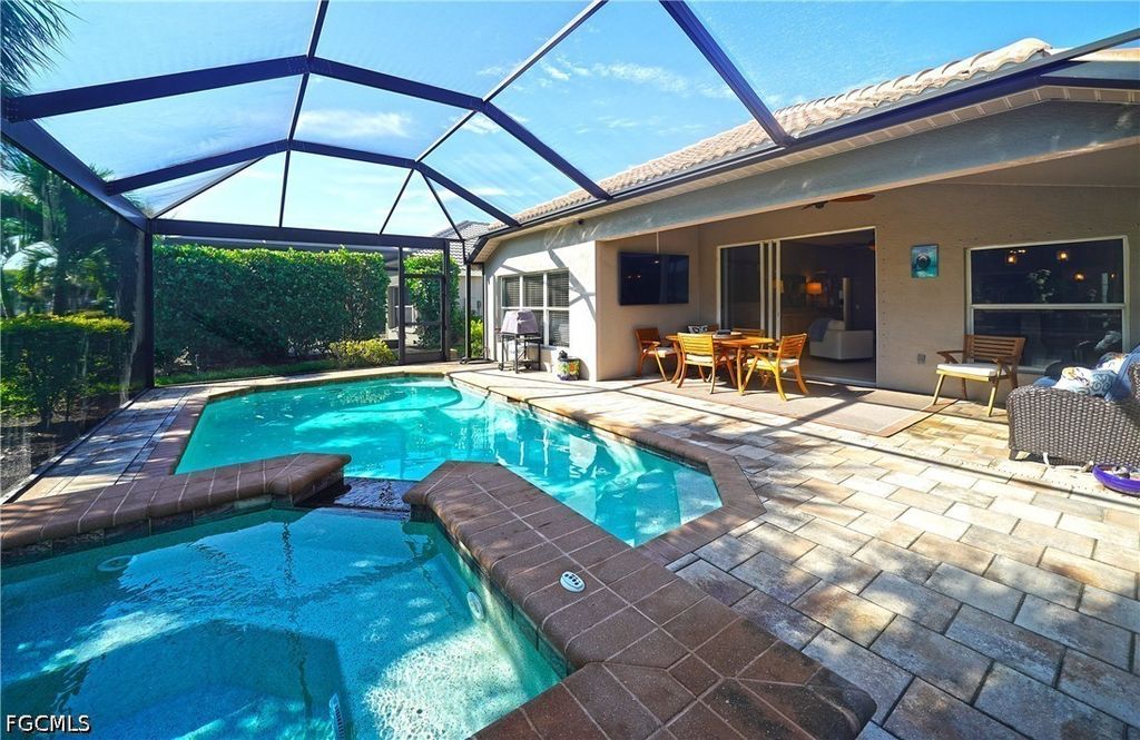 10057 Oakhurst Way, Fort Myers