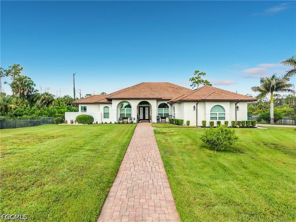 90 22nd Ave Nw, NAPLES
