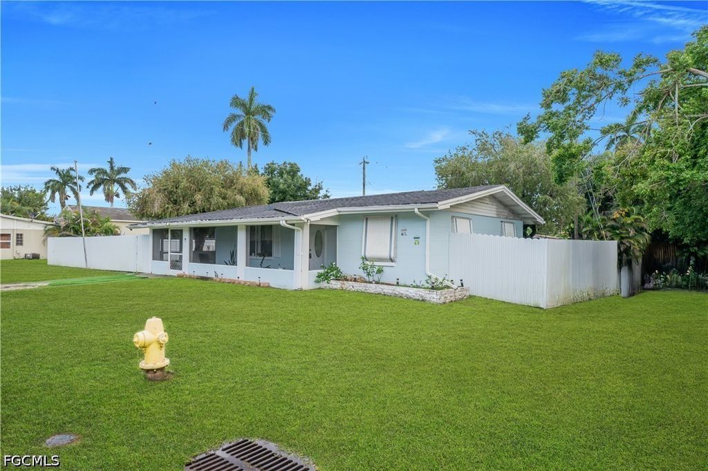 77 Glenmont Dr W, NORTH FORT MYERS