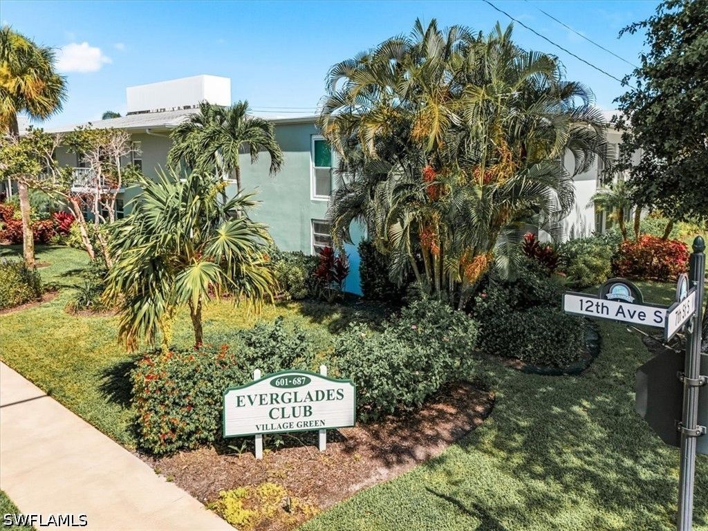 653 12th Ave S 653, Naples