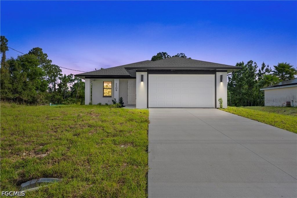 2810 73rd St W, Lehigh Acres