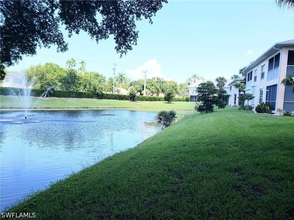 661 Wiggins Lake Dr 201, Naples
