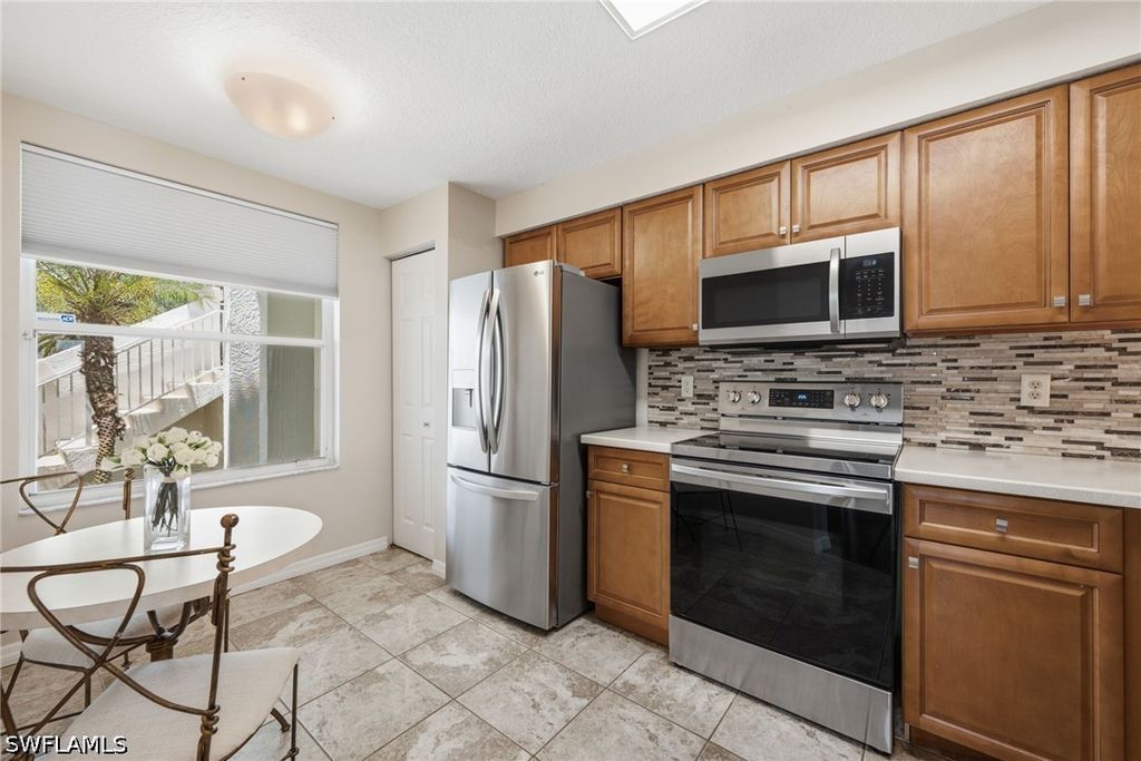 6670 Huntington Lakes Cir 104, Naples