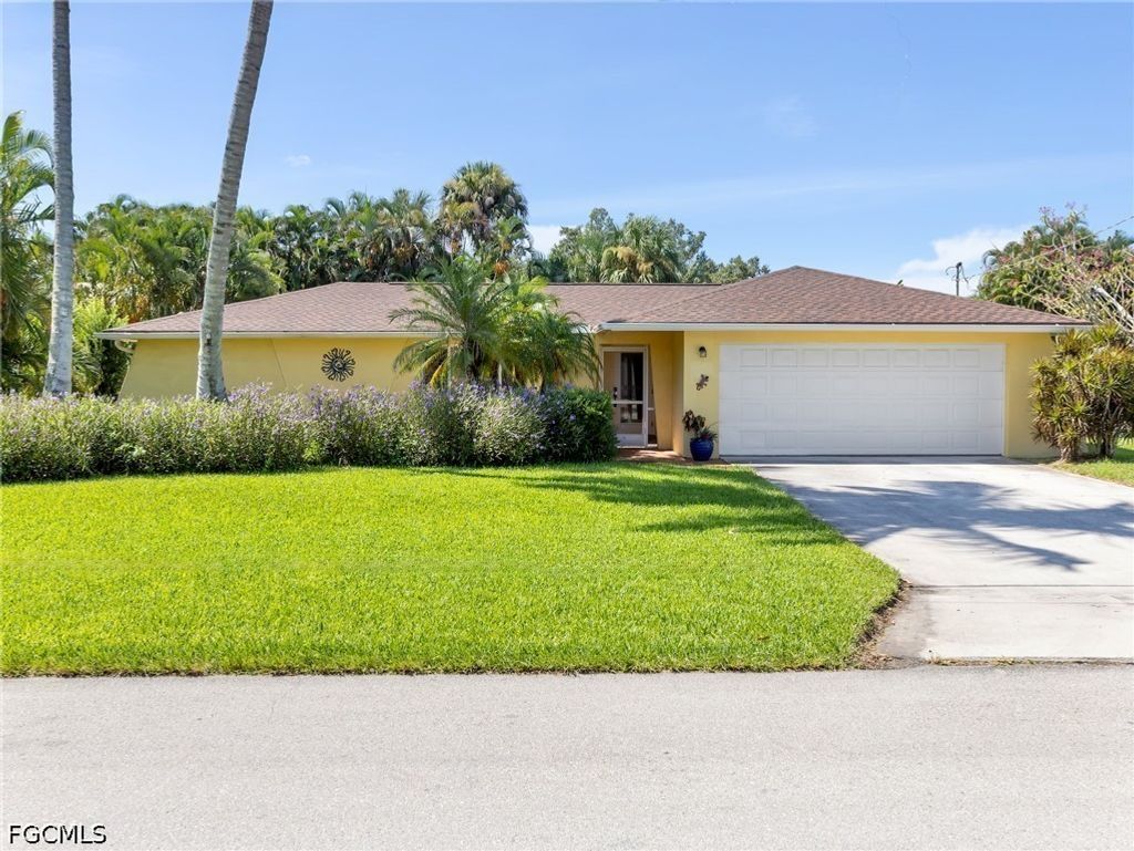 376 Prather Dr, Fort Myers