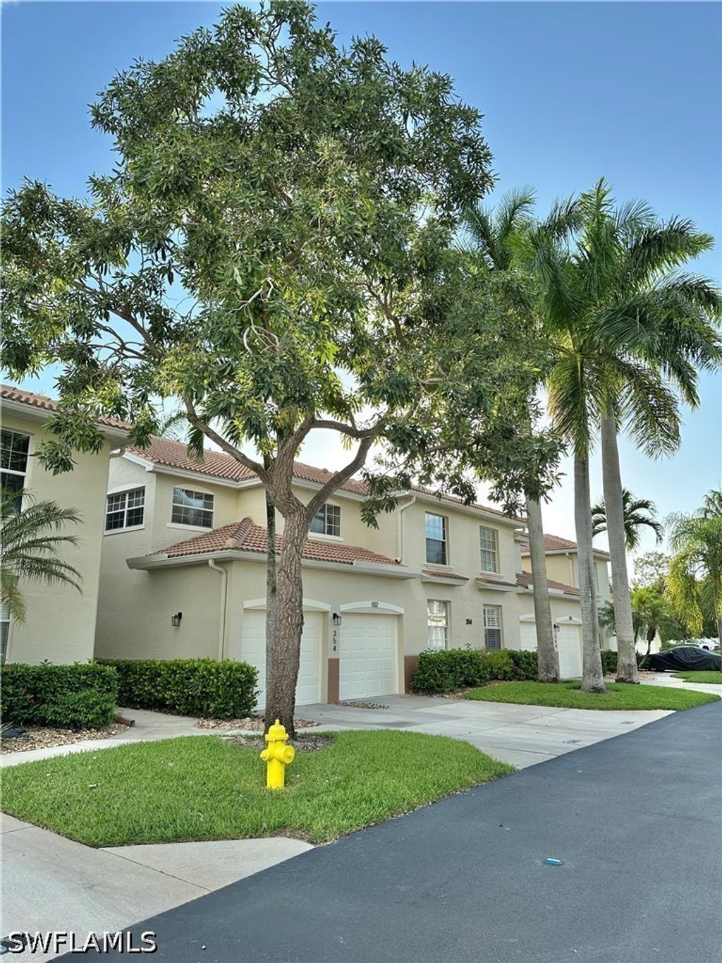 354 Dover Pl 202, Naples