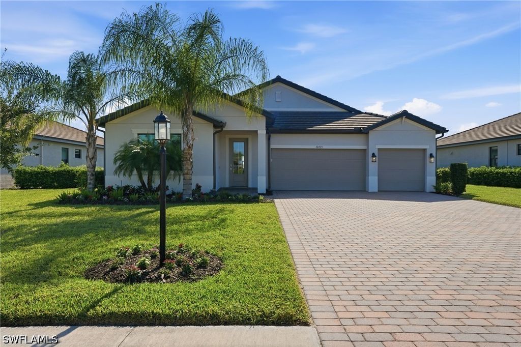 20273 Kingmont Dr, Estero