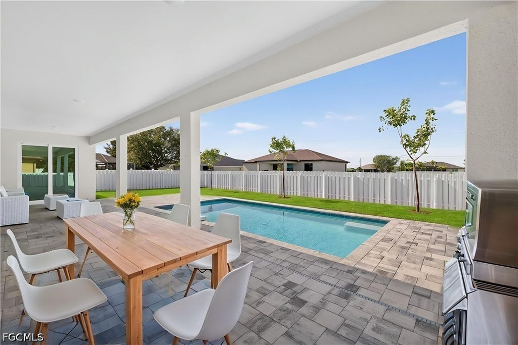1011 Nw 9th St, Cape Coral