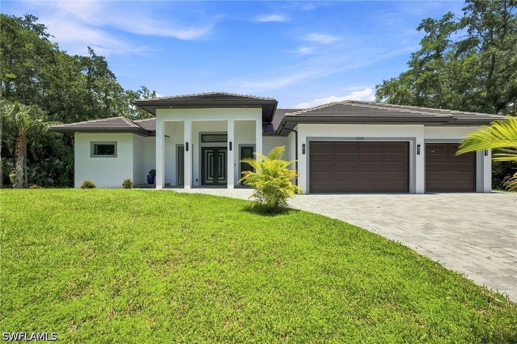 209 35th Ave Nw, Naples