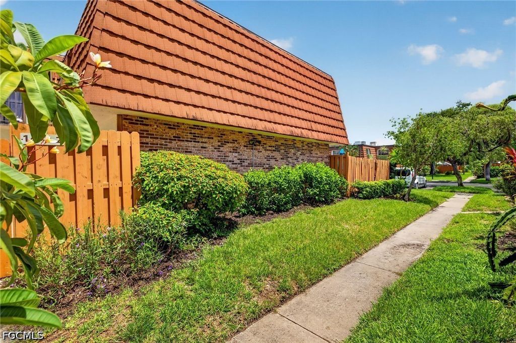 1448 Park Shore Cir 2, Fort Myers