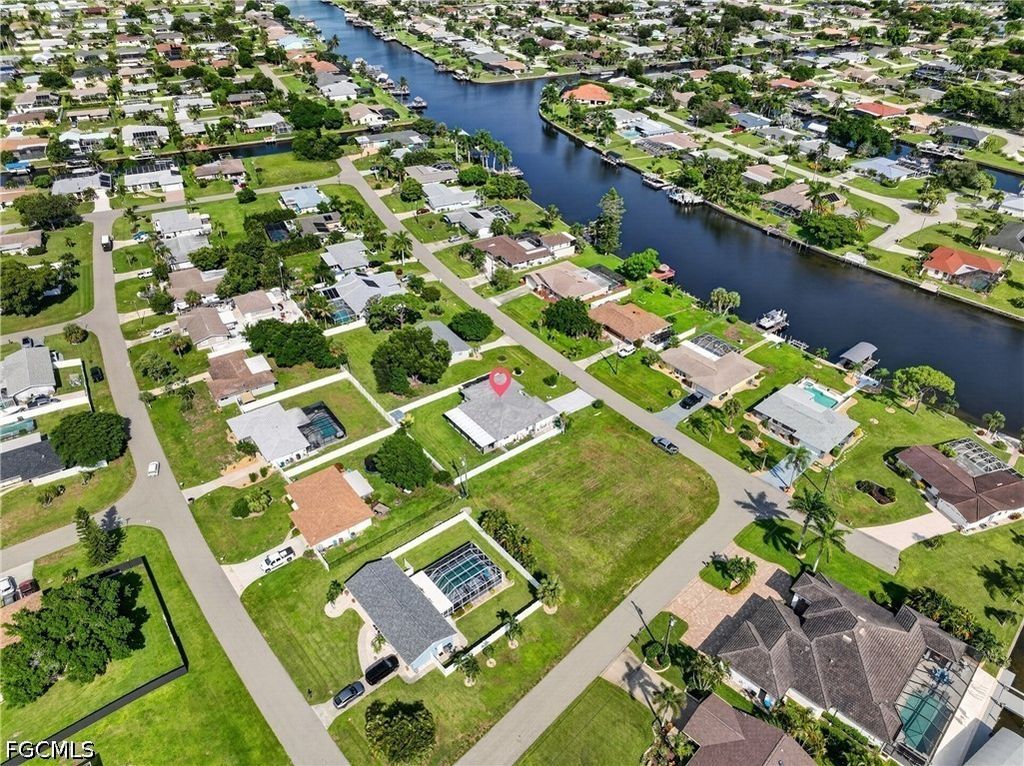 713 Se 43rd St, Cape Coral