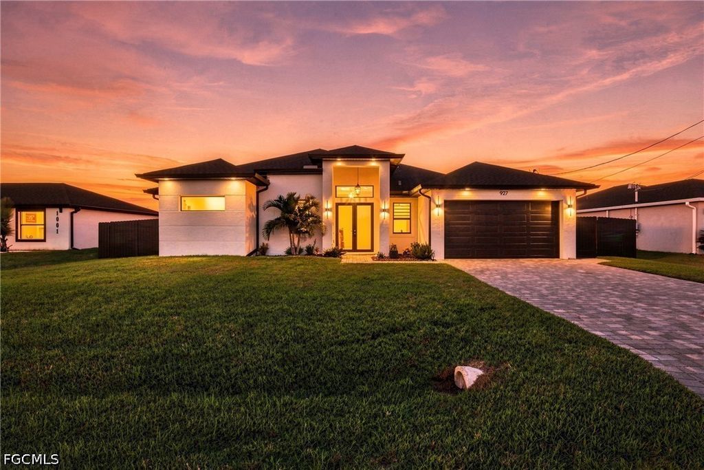 927 Ne 13th Pl, CAPE CORAL