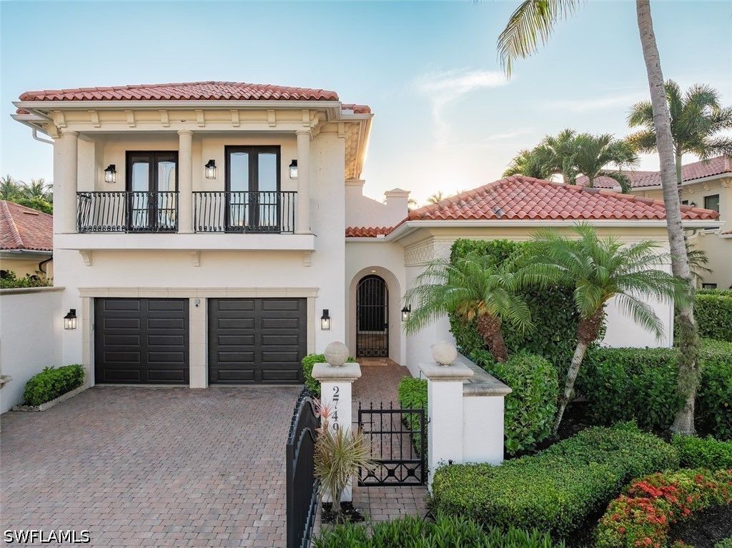 2749 Medallist Ln, Naples