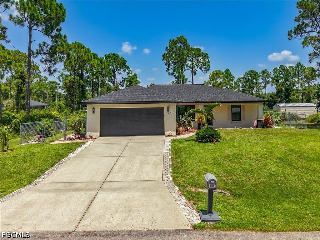 927 Franklin St E, LEHIGH ACRES