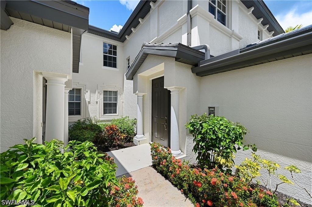 1626 Tarpon Bay Dr S 202, Naples