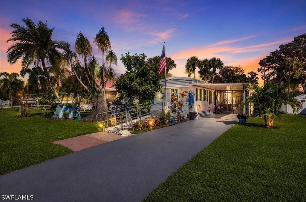 20 Derhenson Dr, NAPLES