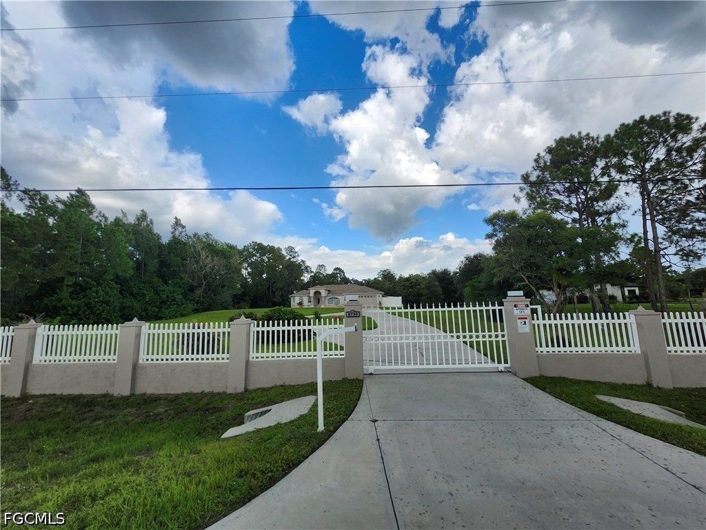 2730 2nd St Ne, NAPLES