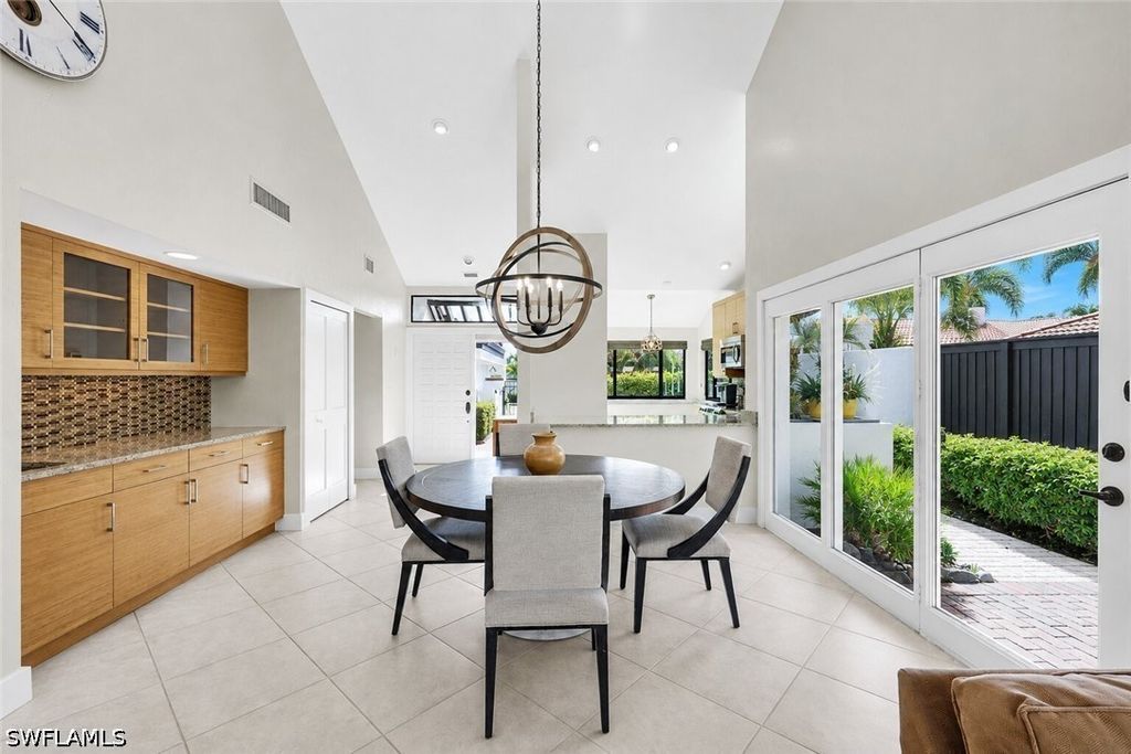 529 Bay Villas Ln, Naples