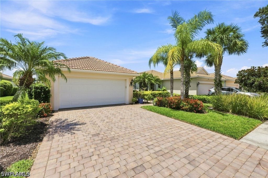 8732 Querce Ct, NAPLES