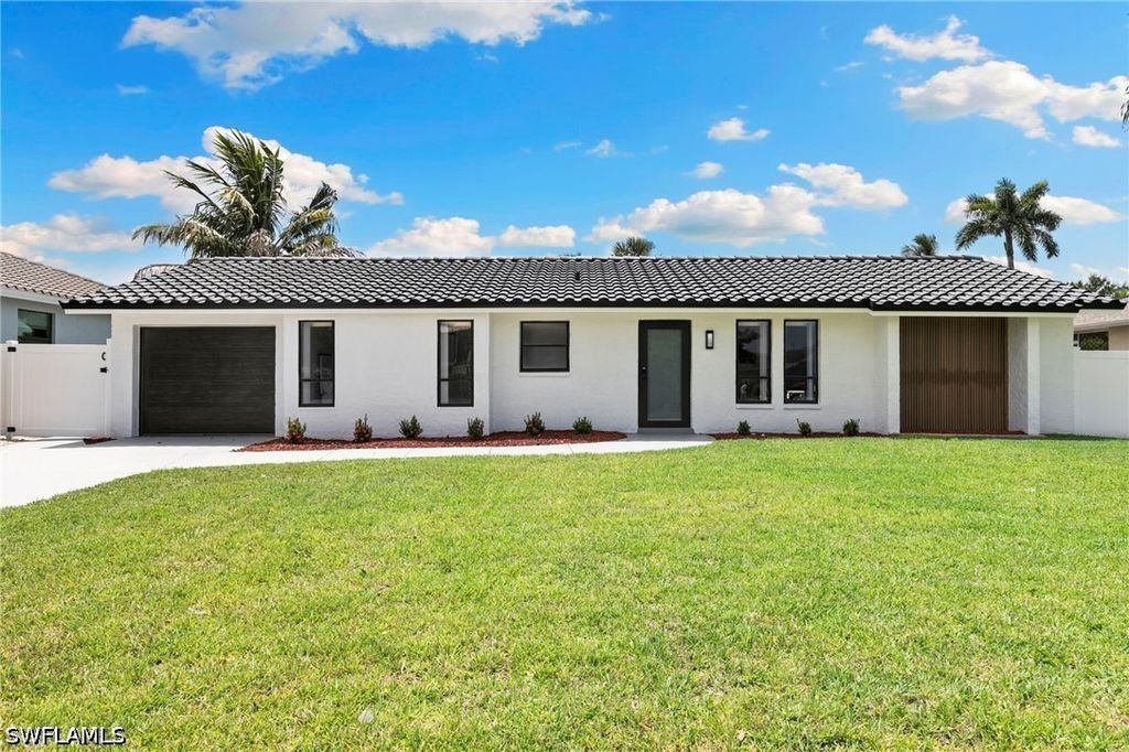 351 Columbus Way, Marco Island