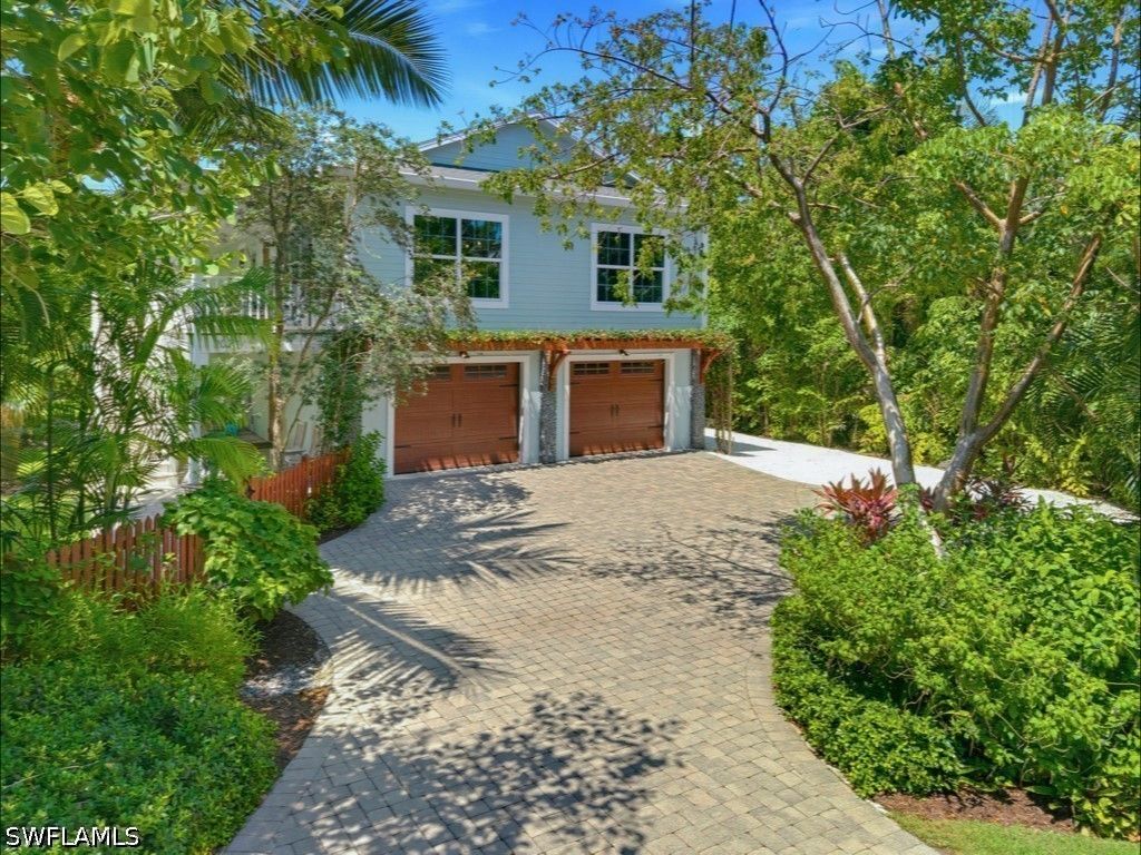 2023 Mills Ln, Naples