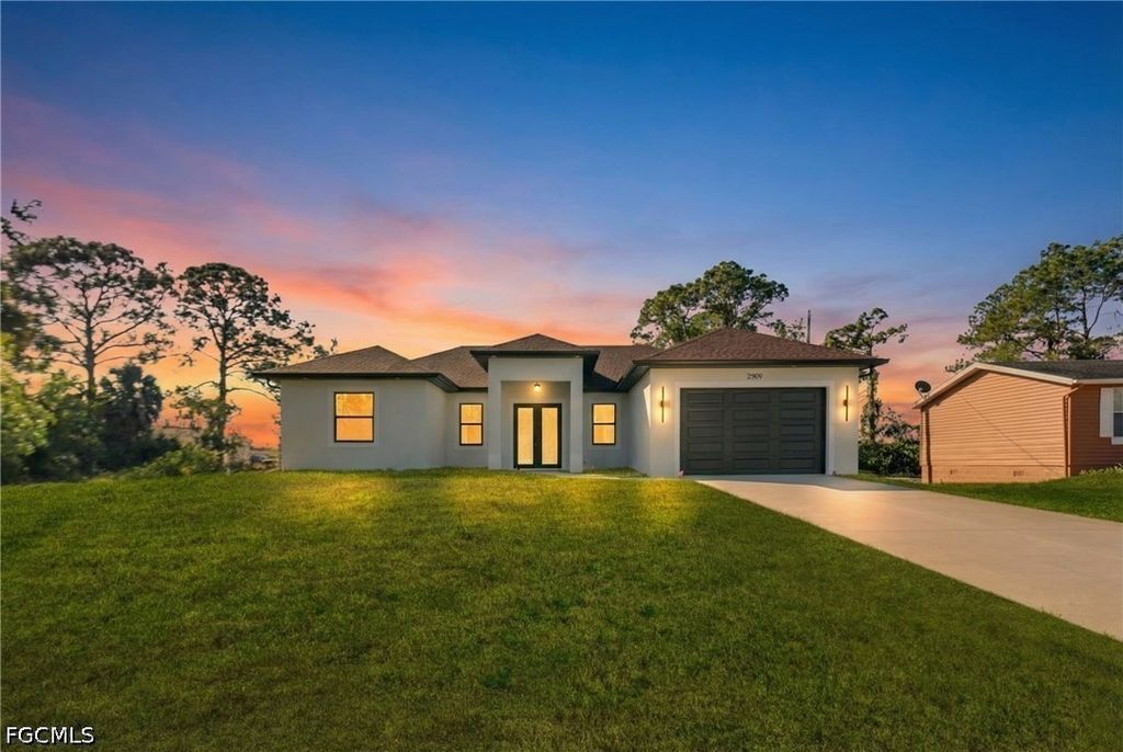 2909 9th St W, LEHIGH ACRES
