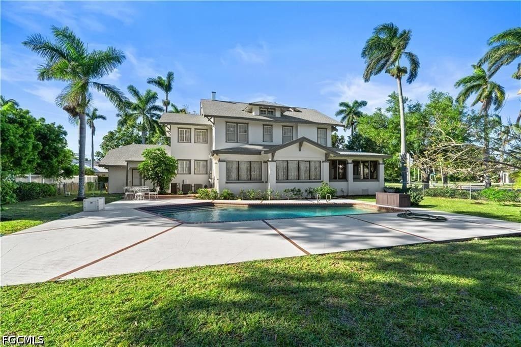 3235 Avocado Dr, Fort Myers