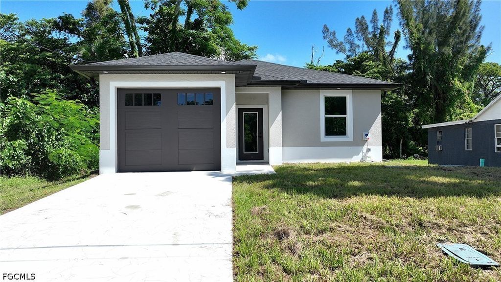 2323 Unity Ave, FORT MYERS