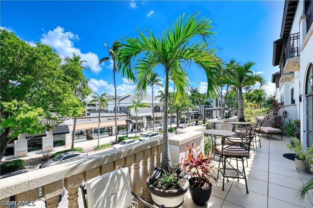 780 5th Ave S 203, Naples