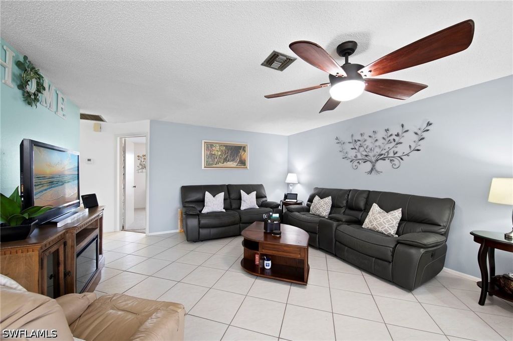 4706 Se 4th Pl 15, CAPE CORAL