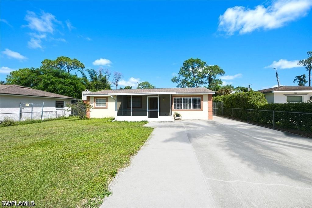 5449 Hardee St, NAPLES