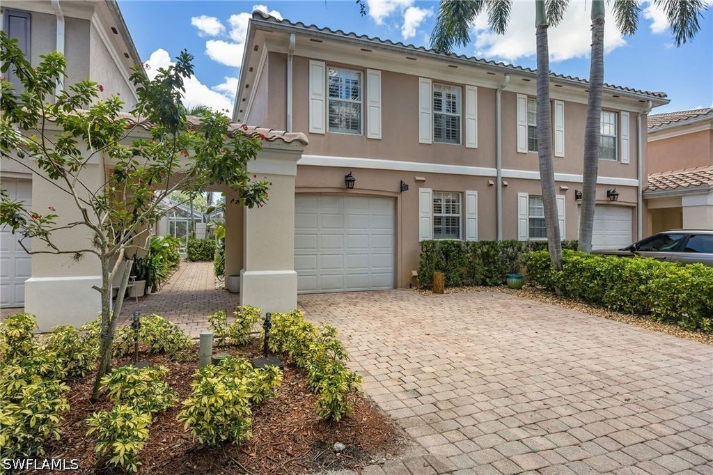 5429 Cv Cir 109, Naples
