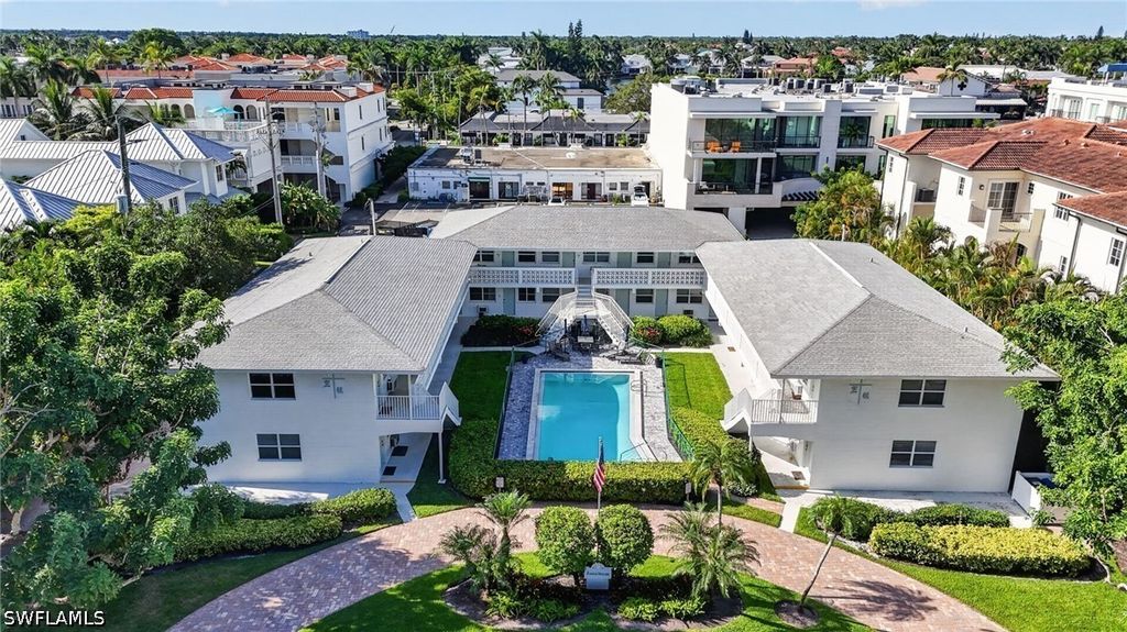 534 4th Ave S 3, Naples