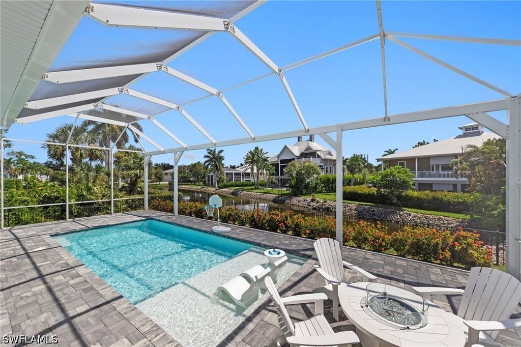 18151 Parkridge Cir, Fort Myers