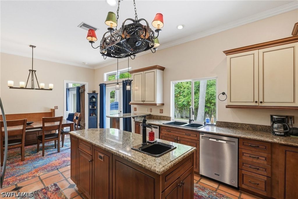 4561 Beechwood Lake Dr, Naples