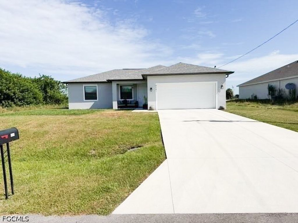 8041 Sherwood Cir, LABELLE