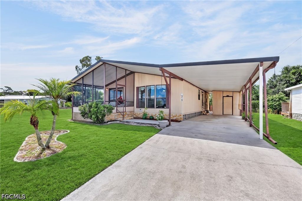 319 Shrub Ln S, North Fort Myers